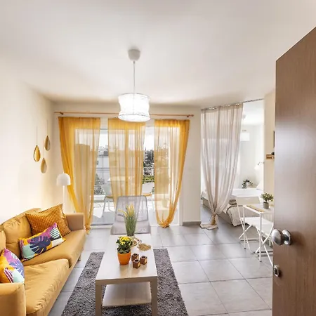 Sunflower Delight Apartment